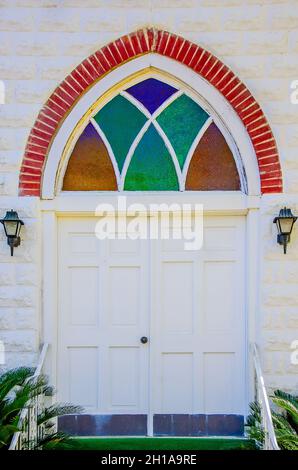 Le porte della Twin Beech AME Zion Church sono raffigurate, 16 ottobre 2021, a Fairhope, Alabama. La chiesa fu costruita nel 1925. Foto Stock