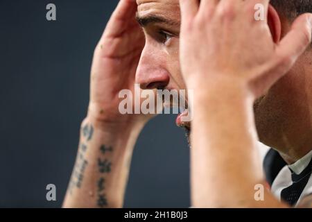 Torino, Italia. 17 ottobre 2021. Leonardo Bonucci della Juventus reagisce durante la serie A allo Stadio Allianz di Torino. Il credito dovrebbe essere: Jonathan Moscarop/Sportimage Credit: Sportimage/Alamy Live News Foto Stock