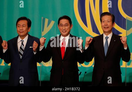 TOKYO, Giappone. 18 Ott 2021. I leader dei principali partiti politici giapponesi, il leader del Partito democratico costituzionale del Giappone Yukio Edano (L), il primo Ministro e il presidente del Partito democratico liberale al governo Fumio Kishida (R), il leader del partito Komeito Natsuo Yamaguchi e altri leader partecipano a una sessione di dibattito in vista delle elezioni della Camera bassa del 31 ottobre 2021, Al Japan National Press Club di Tokyo, Giappone, 18 ottobre 2021. (Credit Image: © POOL via ZUMA Press Wire) Foto Stock