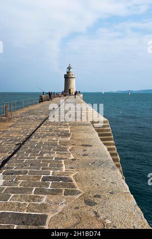 dh Castello Breakwater Lighthouse ST PETER PORT GUERNSEY Piers granito porto torre molo fari Foto Stock