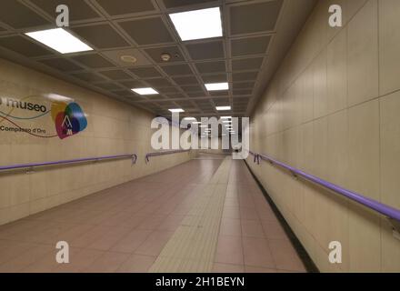 Stazione della metropolitana Monumentale di Milano. Monumentale è una stazione della linea 5 della metropolitana, chiamata linea Lilla. Foto Stock