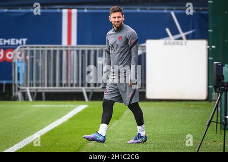 Saint Germain en Laye, Francia. 18 Ott 2021. Lionel (Leo) MESSI del PSG durante la formazione del team Paris Saint-Germain il 18 ottobre 2021 a Camp des Loges a Saint-Germain-en-Laye, Francia - Foto Matthieu Mirville/DPPI Credit: DPPI Media/Alamy Live News Foto Stock