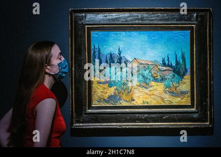 Londra, Regno Unito. 18 Ott 2021. Vincent van Gogh, Cabanes de bois parmi les oliviers et cyprès, Ottobre 1889, Preventivo su richiesta (nella regione di $ 40 milioni) - Preview The Cox Collection: The Story of Impressionism, Evening sale, at Christies King Street, Londra. La vendita si svolge il 11 novembre a New York. Credit: Guy Bell/Alamy Live News Foto Stock