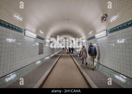 Vecchio tunnel pedonale Elb ad Amburgo ora ristrutturato, in Germania Foto Stock