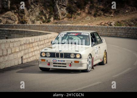 Occhiatana, Corsica, Francia - 7 ottobre 2020: Stephane Porquie compete nella sua BMW M3 nel Tour de Corse Historique 2021 Foto Stock