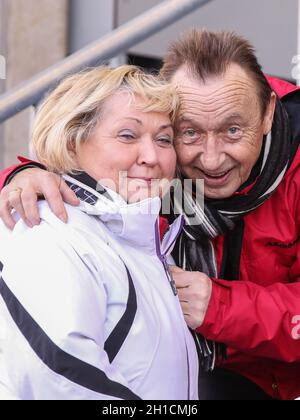 Ehemaliga deutscher Fußballspieler Joachim Streich mit Ehefrau Marita Foto Stock