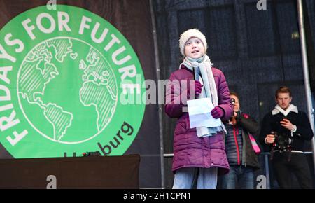 Venerdì per il futuro - l'attivista svedese per il clima Greta Thunberg partecipa alla dimostrazione ad Amburgo, Germania, 21 febbraio 2020 Foto Stock