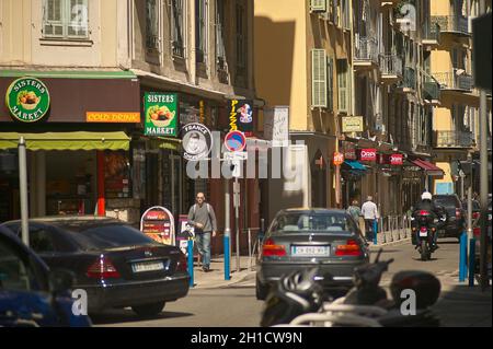 NIZZA, FRANCIA 26 FEBBRAIO 2020: Edifici per le strade di Nizza in Francia Foto Stock