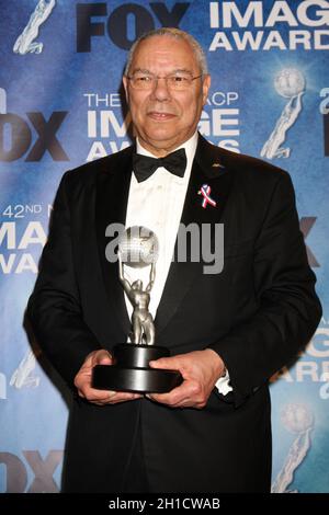 **FILE PHOTO** Colin Powell Dies of Complications di Covid. LOS ANGELES - 4: Colin Powell nella Sala Stampa del 42° NAACP Image Awards al Shrine Auditorium il 4 marzo 2011 a Los Angeles, CA. © MPI20/MediaPunch Inc. Foto Stock