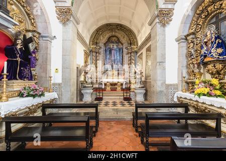 Esposende, Portogallo - 21 febbraio 2020: Dettaglio architettonico dell'interno della Cappella del Signore dei Mareantes (Capela do Senhor dos Mareant Foto Stock