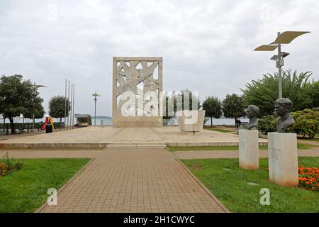 Rovigno, Croazia - 16 ottobre: Memoriale della Seconda guerra mondiale il monumento di Rovigno il 16 ottobre 2014. Per i caduti e le vittime del terrore fascista di Rovigno, croato Foto Stock