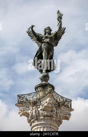 Esplanade des Quinconces, la fontana del monumento aux in Girondins Bordeaux. Francia Foto Stock