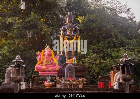 Il santuario di Siva nella città di Kamphaeng Phet nella provincia di Kamphaeng Phet nella Thailandia del Nord. Thailandia, Kamphaeng Phet, Novembre 2019 Foto Stock