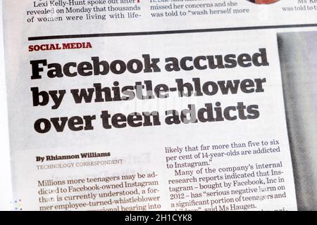 'Facebook accusato da whistle-blower su adolescenti tossicodipendenti' i giornale titolo di social media articolo News 5 ottobre 2021 Londra Inghilterra Regno Unito Foto Stock