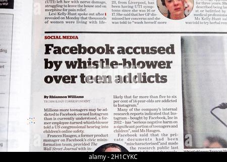 'Facebook accusato da whistle-blower su teen addicts' i giornale titolo Frances Haugen social media articolo news 5 ottobre 2021 Londra Inghilterra Regno Unito Foto Stock