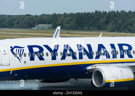 WEEZE, NRW, GERMANIA - 10 SETTEMBRE 2018: Aereo della compagnia aerea Ryanair sulla pista dell'aeroporto di Weeze. Foto Stock