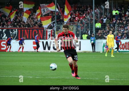 Dominique Heintz (Friburgo) mit Ball im Spiel der 1. BL: 19-20: 25. Sptg. SC Friburgo - Union Berlin le NORMATIVE DFL VIETANO L'USO DI FOTOGRAFIE Foto Stock