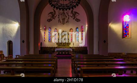 Andorra la Vella, Andorra, febbraio 2018 interno della chiesa Esglesia de Sant Esteve in Andorra, costruita tra XI e XII secolo Foto Stock