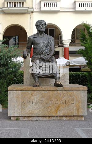 Salonicco, Grecia - 30 giugno: Aristotele statua a Salonicco il 30 giugno 2011. Il filosofo greco Aristotele scultura alla piazza cittadina Thessalonik Foto Stock
