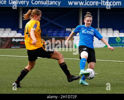 BILLERICAY, INGHILTERRA - OTTOBRE 17: George Horton di Billericay Town Ladies durante la fa Women's National League Division un sud-est tra Biller Foto Stock