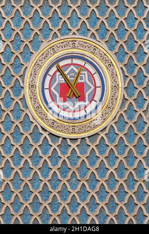 Il Cairo, Egitto - 27 febbraio: Metro orologio al Cairo il 27 febbraio 2010. Orologio della metropolitana presso la stazione ferroviaria di Ramses a Il Cairo, Egitto. Foto Stock