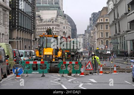 LONDON, Regno Unito - 14 gennaio: lavori stradali a Londra il 14 gennaio 2010. Lavori per le strade di mantenimento a vie centrali di Londra, Regno Unito. Foto Stock