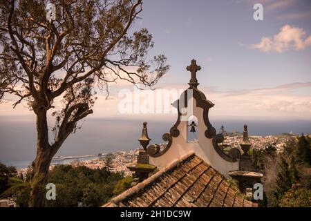 La cappella di Babosas a Monte nord del centro della città di Funchal sull'isola di Madeira del Portogallo. Portogallo, Madeira, aprile 2018 Foto Stock