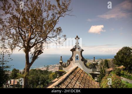 La cappella di Babosas a Monte nord del centro della città di Funchal sull'isola di Madeira del Portogallo. Portogallo, Madeira, aprile 2018 Foto Stock