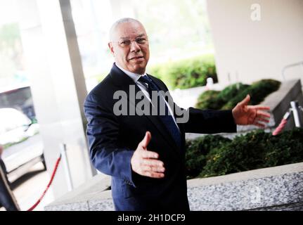 Foto del file - l'ex Segretario di Stato Colin Powell arriva al Dipartimento di Stato per un'accoglienza ospitata dal Segretario di Stato americano Hillary Rodham Clinton, a Washington, DC, USA il 11 maggio 2009. – Colin Powell, leader militare e primo segretario di stato americano nero, muore dopo le complicazioni del Covid-19. Foto di Olivier Doulier/ABACAPRESS.COM Foto Stock