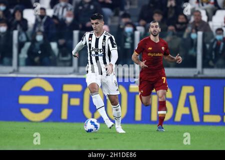 Alvaro Morata della Juventus FC controlla la palla durante la Serie A partita tra Juventus FC e AS Roma Foto Stock