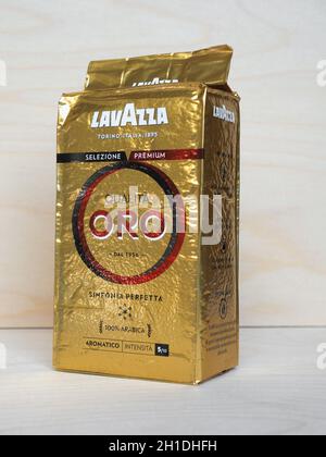 TORINO, ITALIA - CIRCA MARZO 2020: Pacchetto caffè Lavazza oro Foto Stock