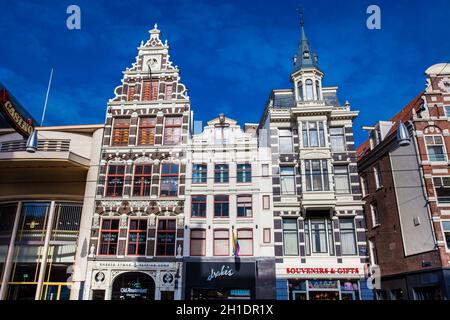 AMSTERDAM, PAESI BASSI - MARZO 2018: Splendidi edifici nel vecchio quartiere cetral di Amsterdam Foto Stock