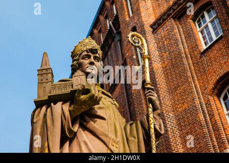 La storica Bischof Ansgar statua in Amburgo Foto Stock