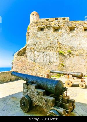 Camogli, Italia - 15 settembre 2019: Fortezza medievale Castello Dragone a Camogli, Italia in Liguria Foto Stock