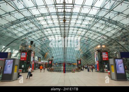 Francoforte, Germania – 27 maggio 2018: Stazione ferroviaria Fernbahnhof all'aeroporto di Francoforte (fra) in Germania. Foto Stock