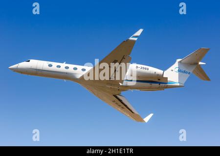 Guangzhou, Cina – 24 settembre 2019: Midea Gulfstream G550 aereo all'aeroporto di Guangzhou (CAN) in Cina. Foto Stock