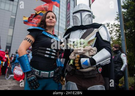 I fan di Star Wars cosplay Bo Katan e Mando personaggi di Star Wars: Lo spettacolo TV Mandaloriano durante il primo giorno del DIVANO (Salon del Ocio y la Fan Foto Stock