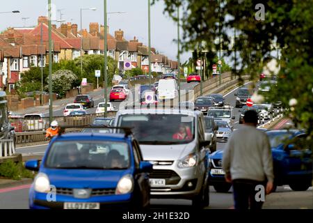 Traffico intenso sulla tangenziale A3 in direzione Tolworth Greater London England UK Foto Stock