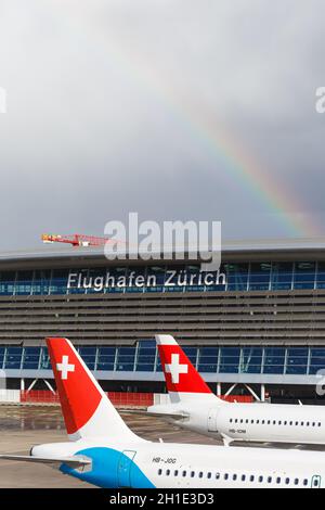 Zurigo, Svizzera – 10 febbraio 2020: Centro aereo dell'aeroporto di Zurigo (ZRH) in Svizzera. Foto Stock
