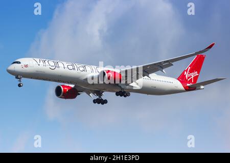 New York City, New York – 29 febbraio 2020: Aeroplano Virgin Atlantic Airbus A350-1000 all'aeroporto JFK di New York (JFK). Foto Stock