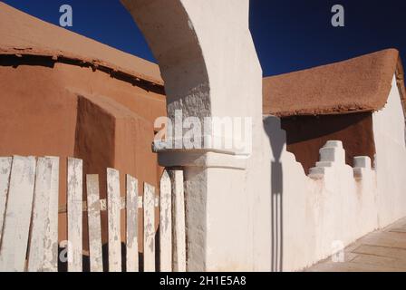 Facciata della chiesa di San Pedro de Atacama Foto Stock