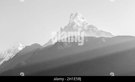 Monte Machhapuchhre, Annapurna Conservation Area, Himalaya, Nepal. Foto Stock