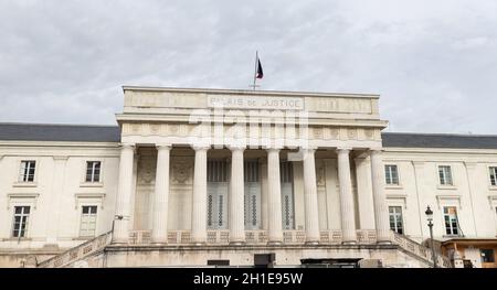 Tours, Francia - 8 febbraio 2020: Dettaglio architettonico del Palais de Justice in una giornata invernale nel centro della città Foto Stock