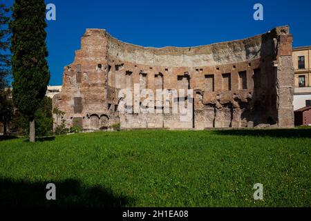 Le rovine delle Terme di Traiano una balneazione e un complesso di svaghi costruito nell antica Roma a partire dal 104 D.C. Foto Stock