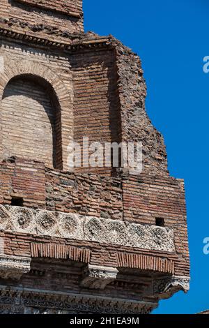 Dettaglio di una casa medievale chiamato la Casa dei Crescenzi costruita su 1065 a Roma Foto Stock