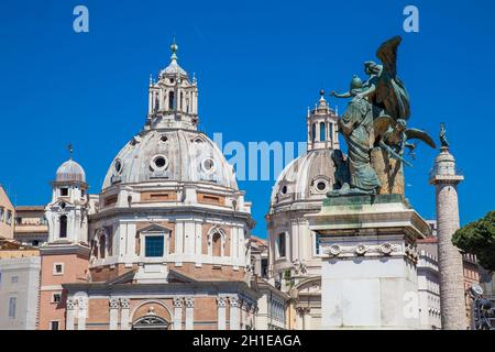 Roma, Italia - Aprile 2018: Il Vittorio Emanuele II monumento chiamato anche Altare della Patria un monumento costruito in onore di Vittorio Emanuele II la prima Foto Stock