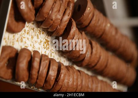 salvador, bahia / brasile - 28 luglio 2017: Pezzi di cioccolato fondente sono visti in negozio nella città di Salvador. *** Local Caption *** . Foto Stock