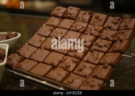 salvador, bahia / brasile - 28 luglio 2017: Pezzi di cioccolato fondente sono visti in negozio nella città di Salvador. *** Local Caption *** . Foto Stock