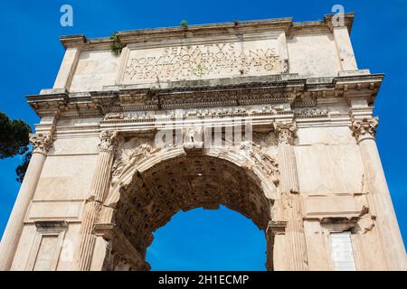 L'Arco di Tito si trova sulla collina di Velian a Roma Foto Stock