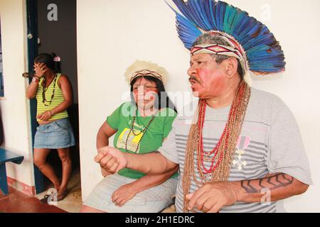 pau brasil , bahia / brasile - 16 aprile 2012: Nailton Muniz, capo e leader indigeno Pataxo Hahae nel comune di Pau Brasile. Loc Foto Stock